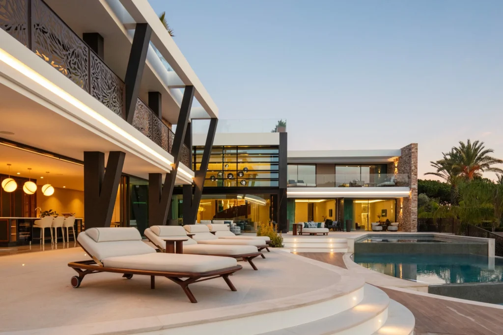 Turn Every Outdoor Corner into a Luxury GetawayThe ultimate guide to tasteful Lawn and Pool Furniture in Delhi